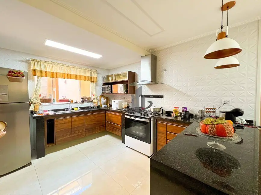 Casa com 4 quartos à venda, 360m2 em Monte Castelo, Volta Redonda - RJ - imagem 7 Foto 7 de Casa com 4 quartos à venda, 360m2 em Monte Castelo, Volta Redonda - RJ