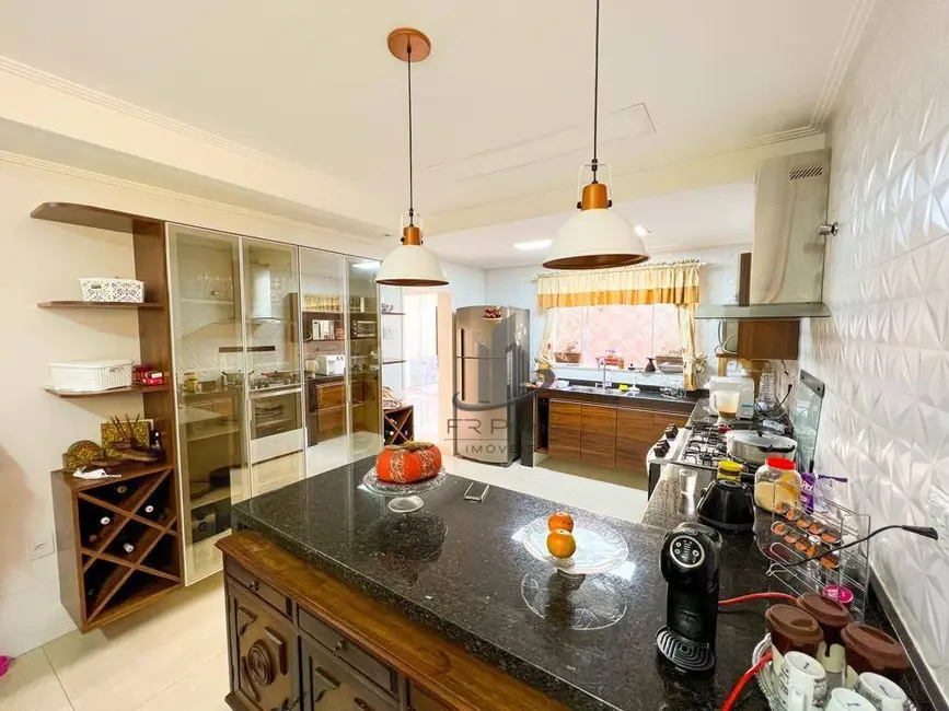 Casa com 4 quartos à venda, 360m2 em Monte Castelo, Volta Redonda - RJ - imagem 9 Foto 9 de Casa com 4 quartos à venda, 360m2 em Monte Castelo, Volta Redonda - RJ