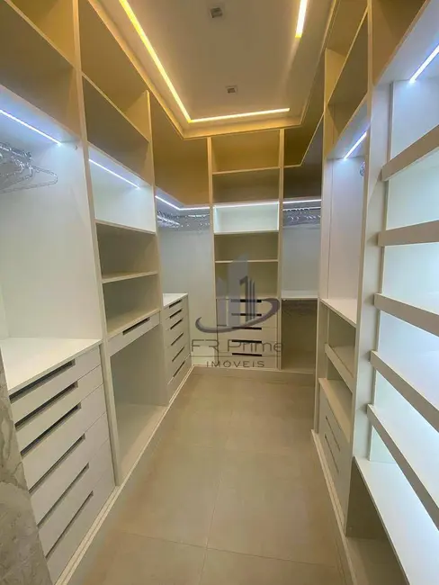Casa com 3 quartos à venda, 270m2 em Jardim Amália, Volta Redonda - RJ - imagem 9 Foto 9 de Casa com 3 quartos à venda, 270m2 em Jardim Amália, Volta Redonda - RJ