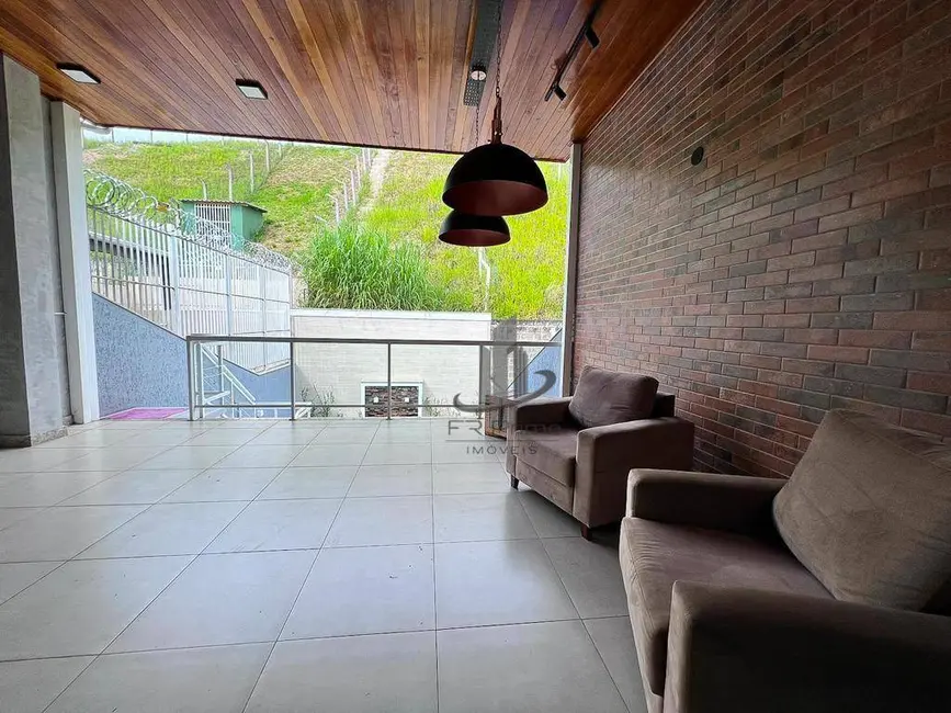 Casa com 3 quartos à venda, 270m2 em Jardim Amália, Volta Redonda - RJ - imagem 6 Foto 6 de Casa com 3 quartos à venda, 270m2 em Jardim Amália, Volta Redonda - RJ