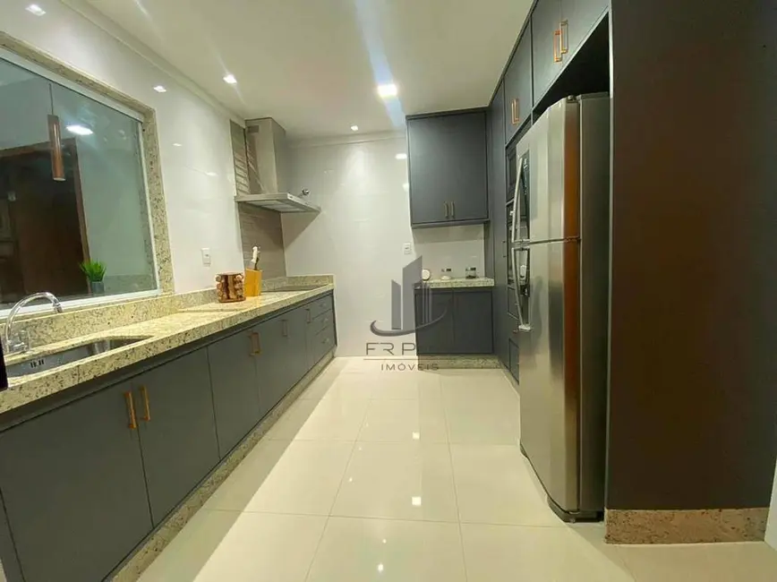 Casa com 3 quartos à venda, 270m2 em Jardim Amália, Volta Redonda - RJ - imagem 4 Foto 4 de Casa com 3 quartos à venda, 270m2 em Jardim Amália, Volta Redonda - RJ