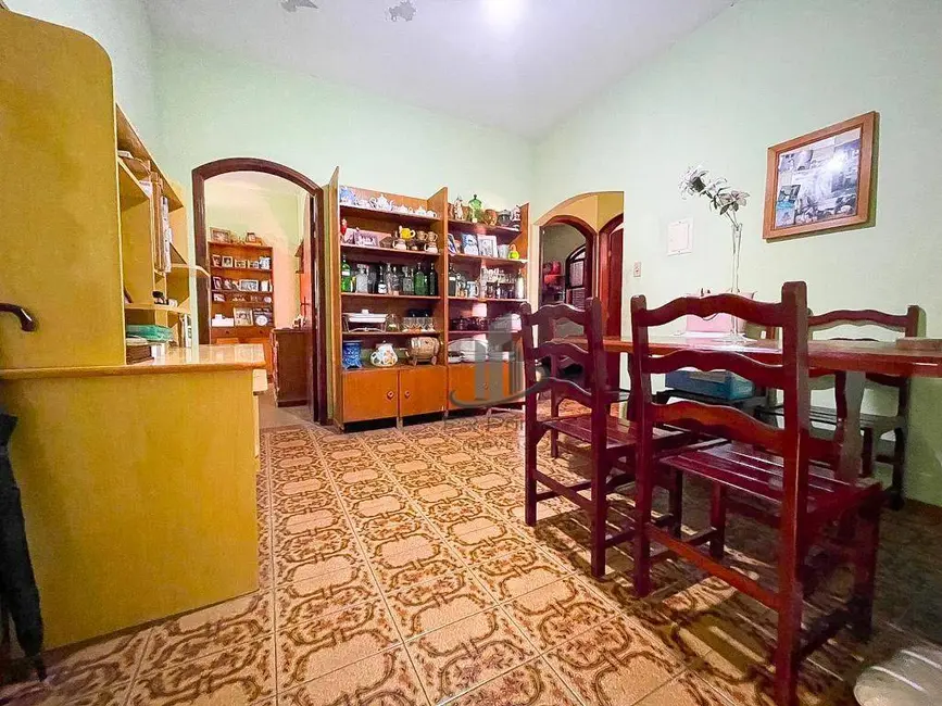 Casa com 3 quartos à venda, 434m2 em Jardim Amália, Volta Redonda - RJ - imagem 6 Foto 6 de Casa com 3 quartos à venda, 434m2 em Jardim Amália, Volta Redonda - RJ