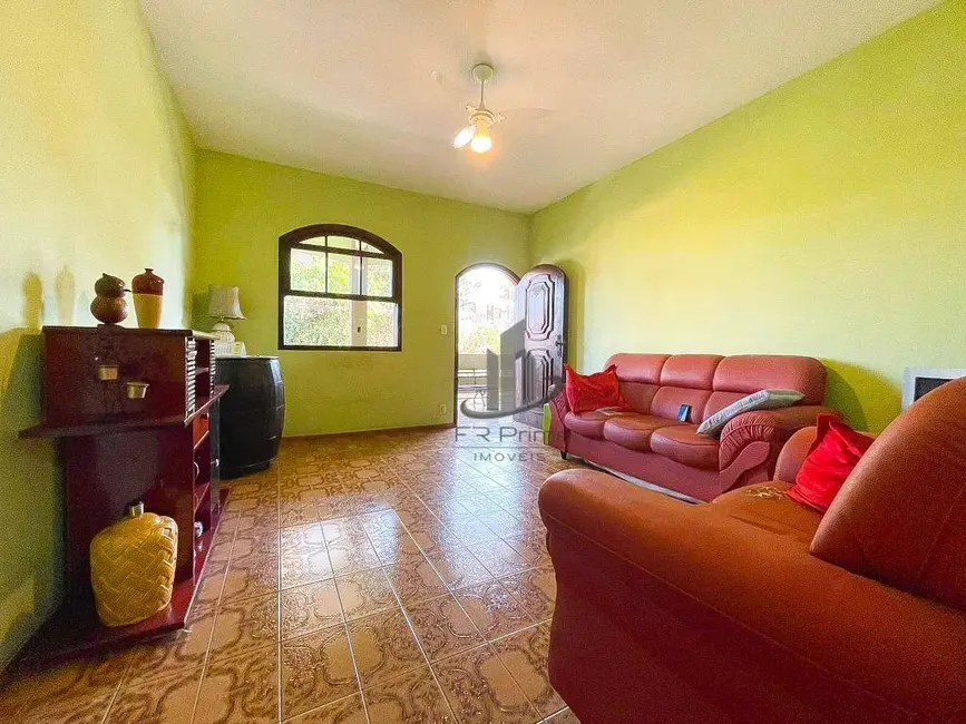 Casa com 3 quartos à venda, 434m2 em Jardim Amália, Volta Redonda - RJ - imagem 3 Foto 3 de Casa com 3 quartos à venda, 434m2 em Jardim Amália, Volta Redonda - RJ