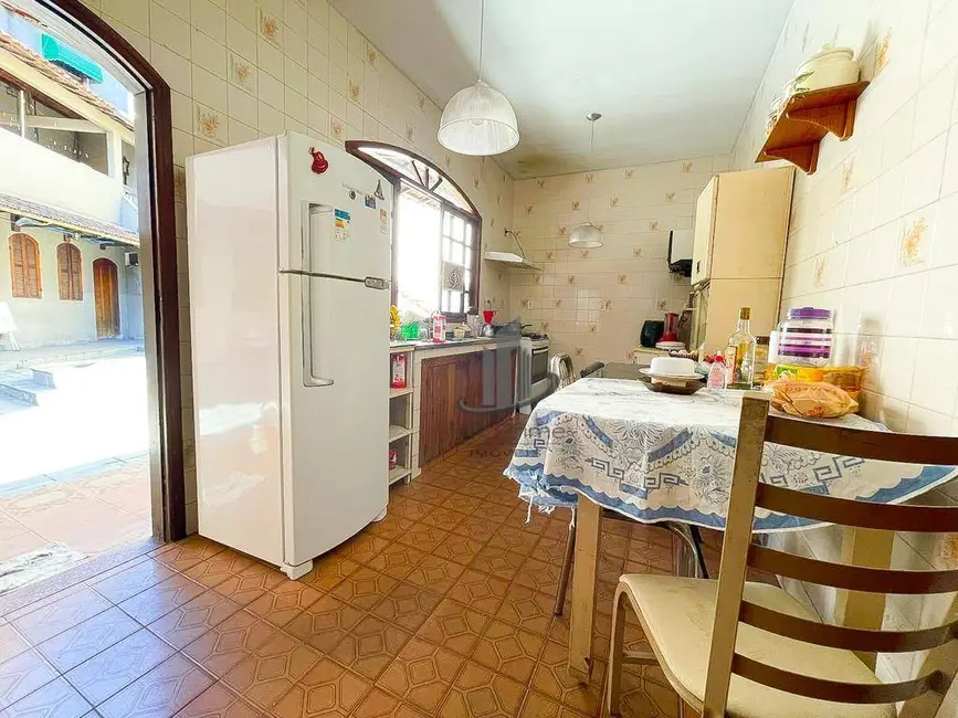 Casa com 3 quartos à venda, 434m2 em Jardim Amália, Volta Redonda - RJ - imagem 5 Foto 5 de Casa com 3 quartos à venda, 434m2 em Jardim Amália, Volta Redonda - RJ