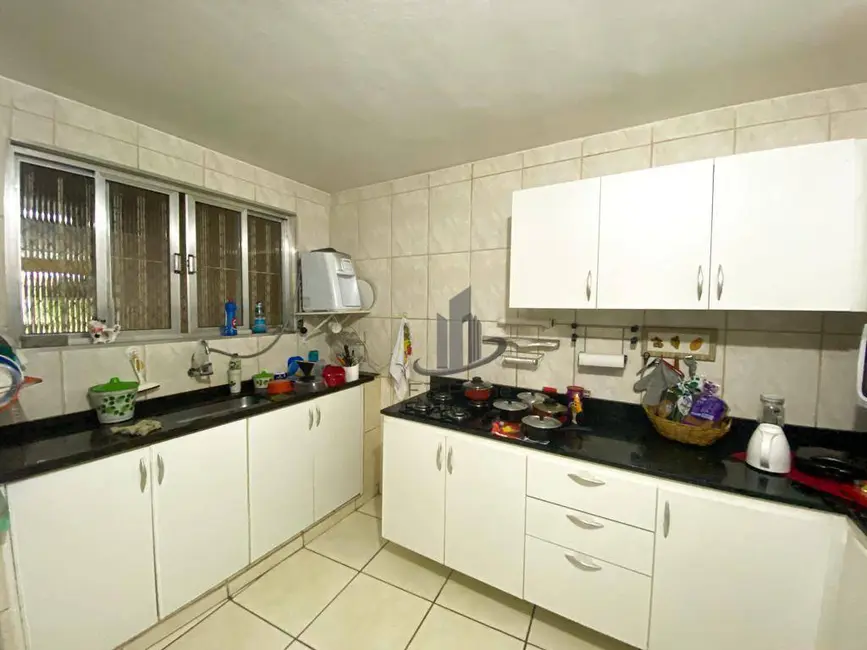 Casa com 3 quartos à venda, 229m2 em São Luís, Volta Redonda - RJ - imagem 3 Foto 3 de Casa com 3 quartos à venda, 229m2 em São Luís, Volta Redonda - RJ