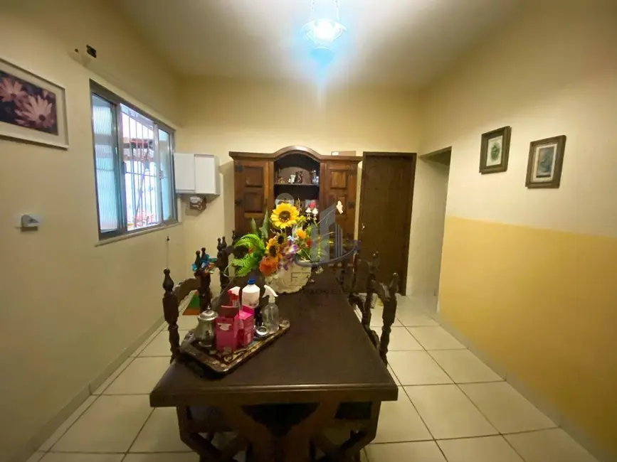 Casa com 3 quartos à venda, 229m2 em São Luís, Volta Redonda - RJ - imagem 5 Foto 5 de Casa com 3 quartos à venda, 229m2 em São Luís, Volta Redonda - RJ