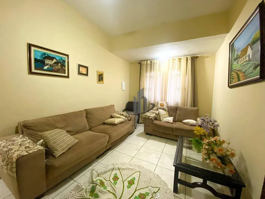 Casa com 3 quartos à venda, 229m2 em São Luís, Volta Redonda - RJ - imagem 1 Foto 1 de Casa com 3 quartos à venda, 229m2 em São Luís, Volta Redonda - RJ