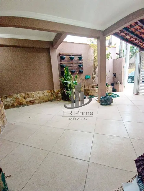Casa com 3 quartos à venda, 150m2 em Jardim Belvedere, Volta Redonda - RJ - imagem 3 Foto 3 de Casa com 3 quartos à venda, 150m2 em Jardim Belvedere, Volta Redonda - RJ
