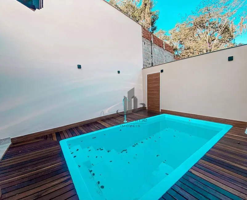 Casa com 3 quartos à venda, 150m2 em Jardim Belvedere, Volta Redonda - RJ - imagem 3 Foto 3 de Casa com 3 quartos à venda, 150m2 em Jardim Belvedere, Volta Redonda - RJ