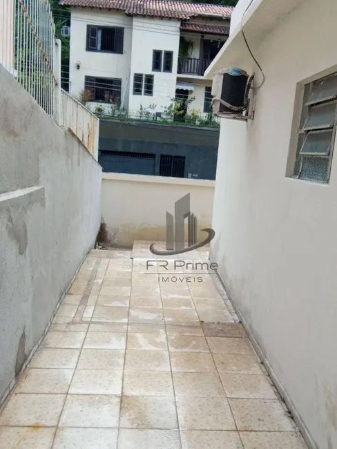 Casa com 3 quartos à venda, 600m2 em Centro, Barra Mansa - RJ - imagem 8 Foto 8 de Casa com 3 quartos à venda, 600m2 em Centro, Barra Mansa - RJ