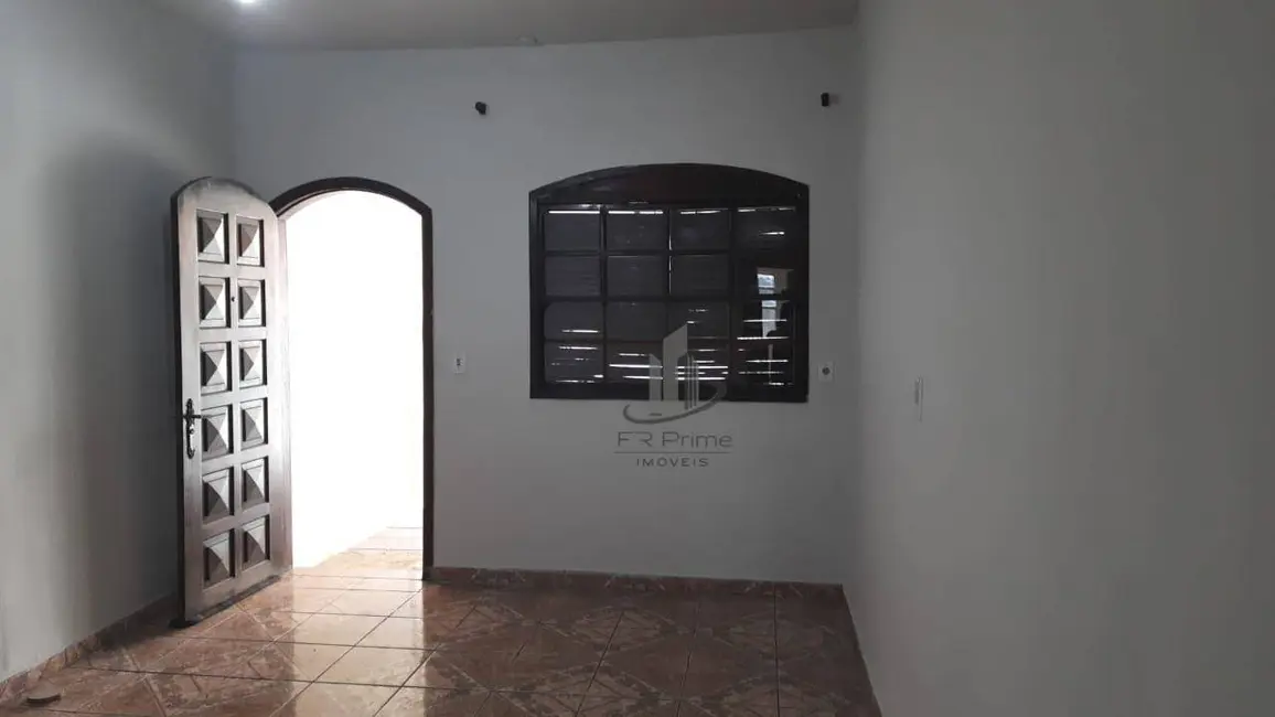 Casa com 2 quartos à venda, 200m2 em Jardim Cidade do Aço, Volta Redonda - RJ - imagem 2 Foto 2 de Casa com 2 quartos à venda, 200m2 em Jardim Cidade do Aço, Volta Redonda - RJ