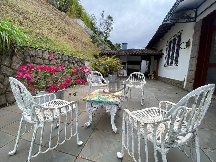 Casa com 4 quartos à venda, 1200m2 em Sessenta, Volta Redonda - RJ - imagem 4 Foto 4 de Casa com 4 quartos à venda, 1200m2 em Sessenta, Volta Redonda - RJ
