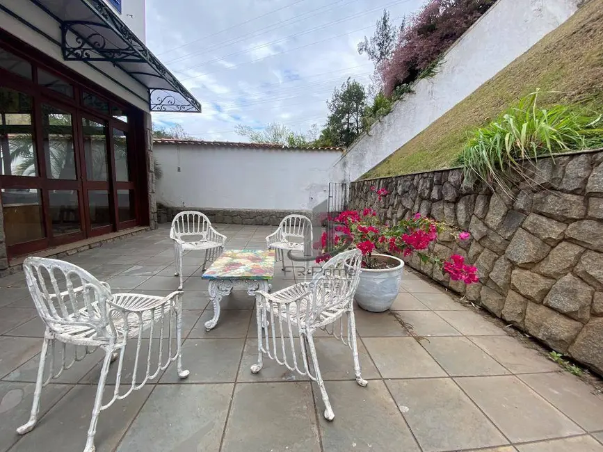 Casa com 4 quartos à venda, 1200m2 em Sessenta, Volta Redonda - RJ - imagem 3 Foto 3 de Casa com 4 quartos à venda, 1200m2 em Sessenta, Volta Redonda - RJ