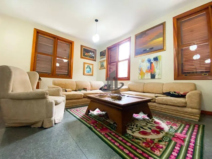 Casa com 4 quartos à venda, 1200m2 em Sessenta, Volta Redonda - RJ - imagem 9 Foto 9 de Casa com 4 quartos à venda, 1200m2 em Sessenta, Volta Redonda - RJ