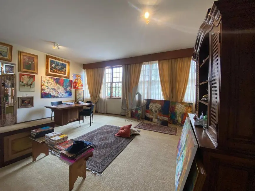 Casa com 4 quartos à venda, 1200m2 em Sessenta, Volta Redonda - RJ - imagem 7 Foto 7 de Casa com 4 quartos à venda, 1200m2 em Sessenta, Volta Redonda - RJ