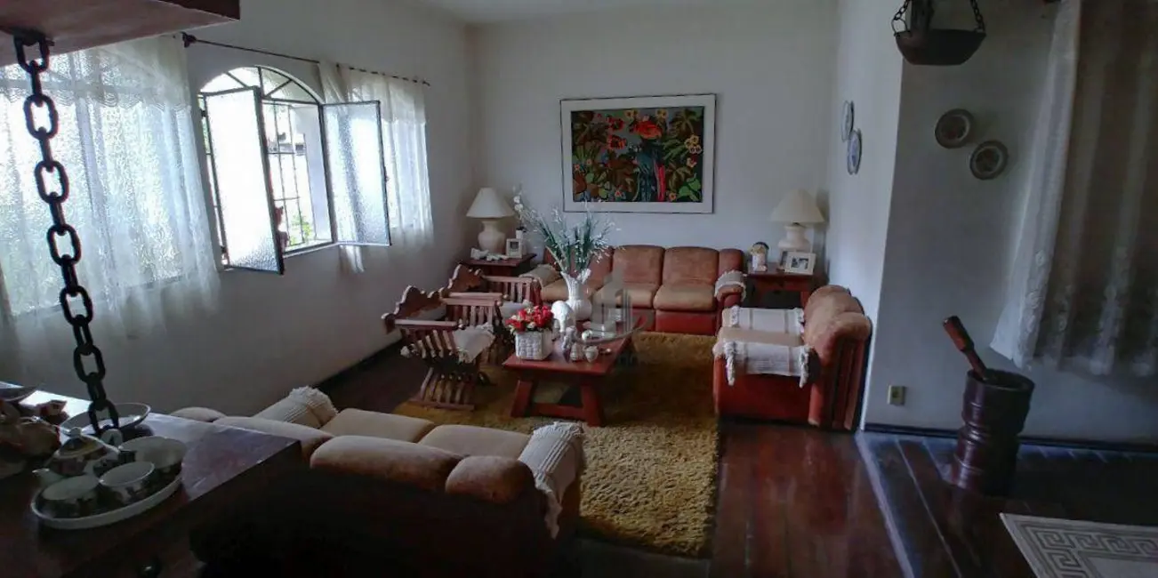 Casa com 7 quartos à venda, 463m2 em Jardim Amália, Volta Redonda - RJ - imagem 3 Foto 3 de Casa com 7 quartos à venda, 463m2 em Jardim Amália, Volta Redonda - RJ