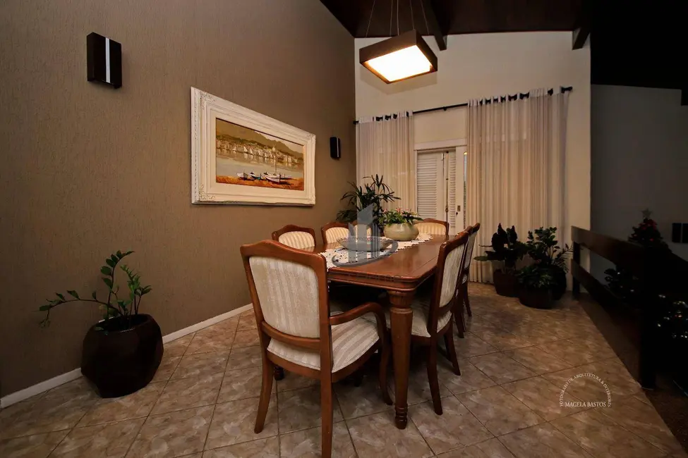 Casa com 3 quartos à venda, 1200m2 em Sessenta, Volta Redonda - RJ - imagem 7 Foto 7 de Casa com 3 quartos à venda, 1200m2 em Sessenta, Volta Redonda - RJ
