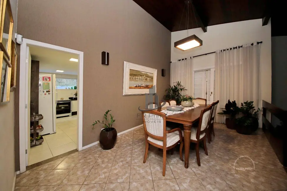 Casa com 3 quartos à venda, 1200m2 em Sessenta, Volta Redonda - RJ - imagem 6 Foto 6 de Casa com 3 quartos à venda, 1200m2 em Sessenta, Volta Redonda - RJ