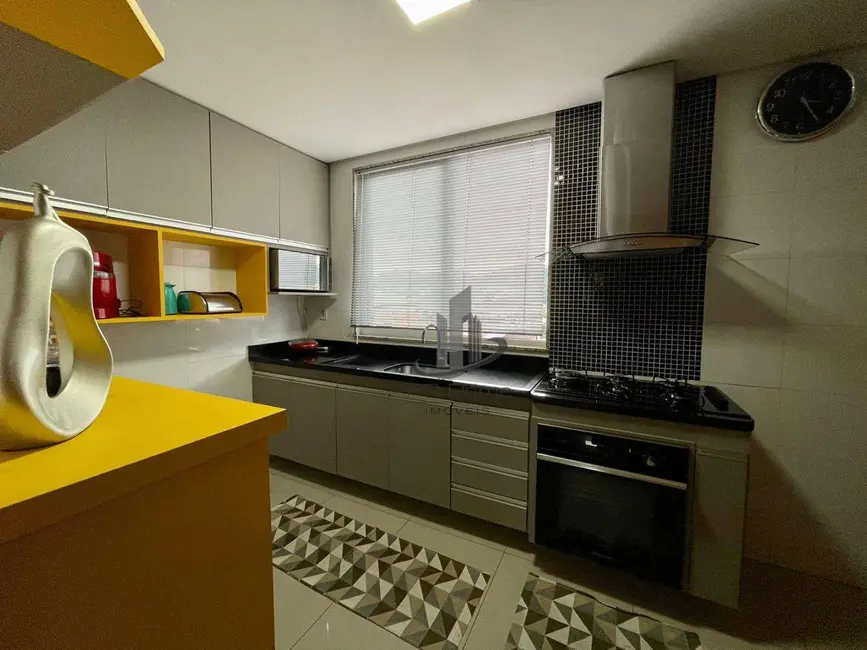 Casa com 4 quartos à venda, 9080m2 em Retiro, Volta Redonda - RJ - imagem 5 Foto 5 de Casa com 4 quartos à venda, 9080m2 em Retiro, Volta Redonda - RJ