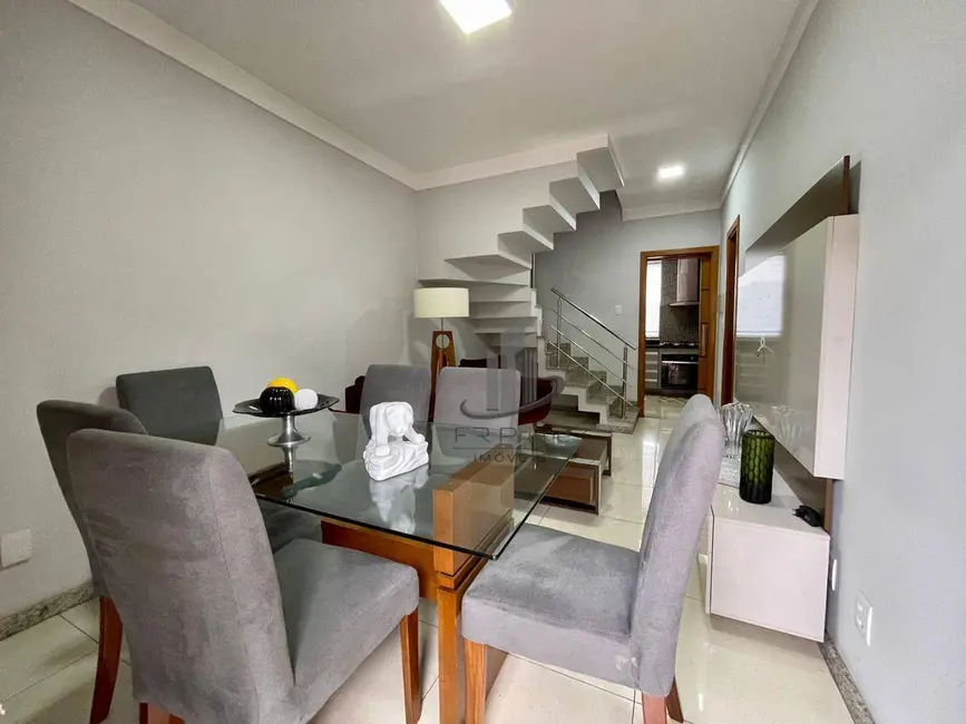 Foto 2 de Casa com 4 quartos à venda, 9080m2 em Retiro, Volta Redonda - RJ