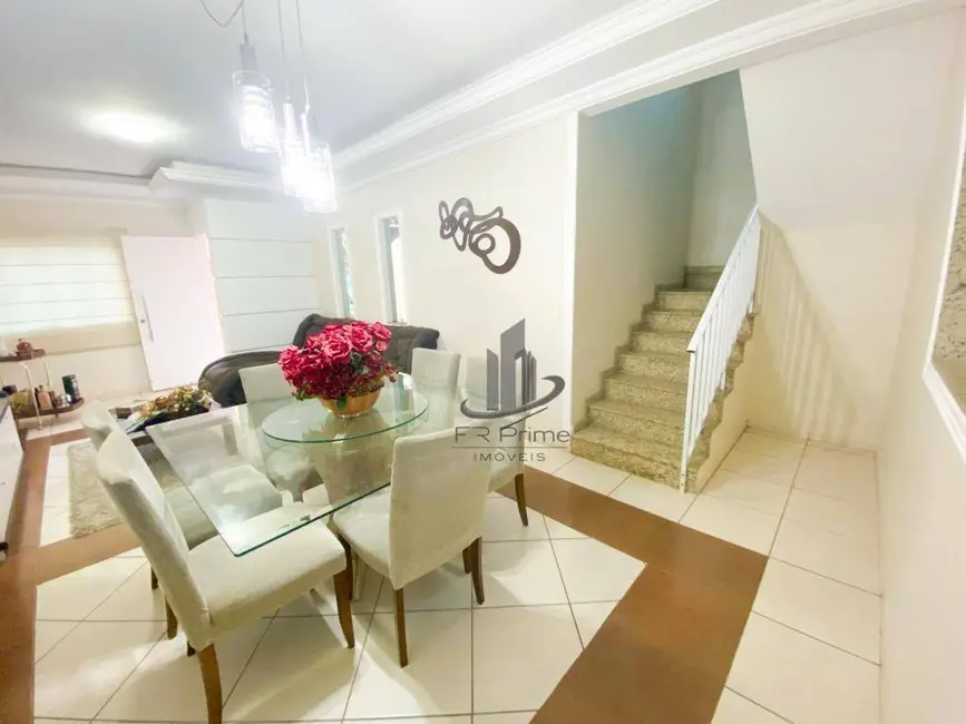 Casa com 3 quartos à venda, 372m2 em Jardim Belvedere, Volta Redonda - RJ - imagem 8 Foto 8 de Casa com 3 quartos à venda, 372m2 em Jardim Belvedere, Volta Redonda - RJ