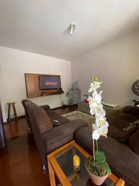 Foto 5 de Casa com 4 quartos à venda, 450m2 em Vila Santa Cecília, Volta Redonda - RJ