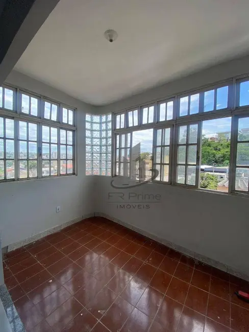 Apartamento com 3 quartos à venda, 120m2 em Retiro, Volta Redonda - RJ - imagem 4 Foto 4 de Apartamento com 3 quartos à venda, 120m2 em Retiro, Volta Redonda - RJ