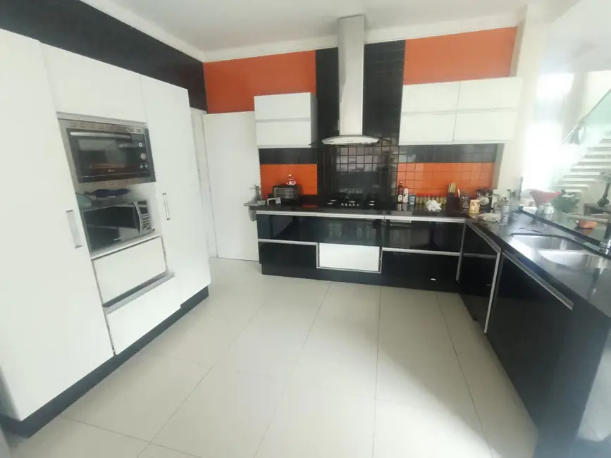 Casa com 3 quartos à venda, 310m2 em Matadouro, Barra Do Pirai - RJ - imagem 8 Foto 8 de Casa com 3 quartos à venda, 310m2 em Matadouro, Barra Do Pirai - RJ