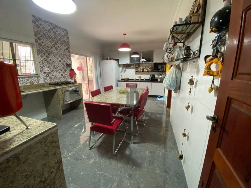 Casa com 4 quartos à venda, 270m2 em Jardim Belvedere, Volta Redonda - RJ - imagem 5 Foto 5 de Casa com 4 quartos à venda, 270m2 em Jardim Belvedere, Volta Redonda - RJ