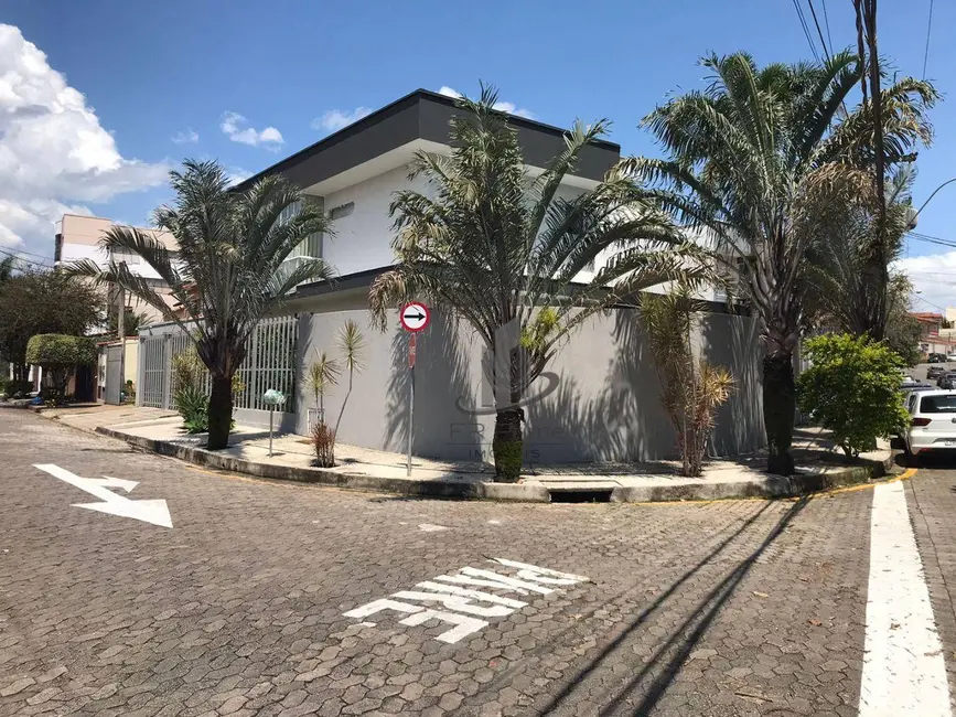 Foto 1 de Casa com 4 quartos à venda, 487m2 em Jardim Amália, Volta Redonda - RJ