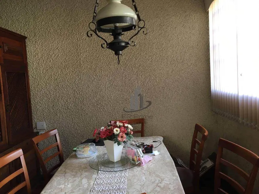 Casa com 3 quartos à venda, 430m2 em Jardim Amália, Volta Redonda - RJ - imagem 6 Foto 6 de Casa com 3 quartos à venda, 430m2 em Jardim Amália, Volta Redonda - RJ