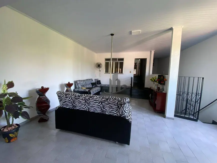 Foto 6 de Casa com 4 quartos à venda, 360m2 em Aero Clube, Volta Redonda - RJ