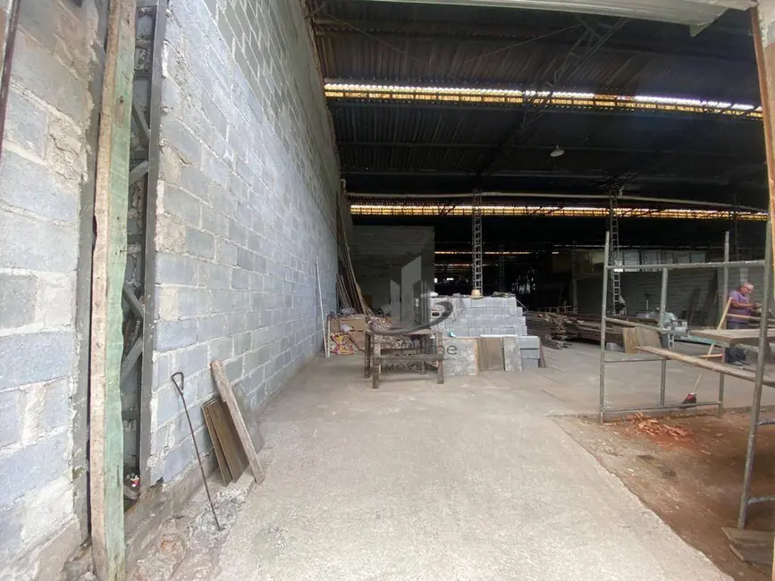 Loja para alugar, 180m2 em Aterrado, Volta Redonda - RJ - imagem 1 Foto 1 de Loja para alugar, 180m2 em Aterrado, Volta Redonda - RJ