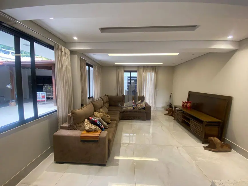 Foto 1 de Casa com 5 quartos à venda, 450m2 em Ano Bom, Barra Mansa - RJ