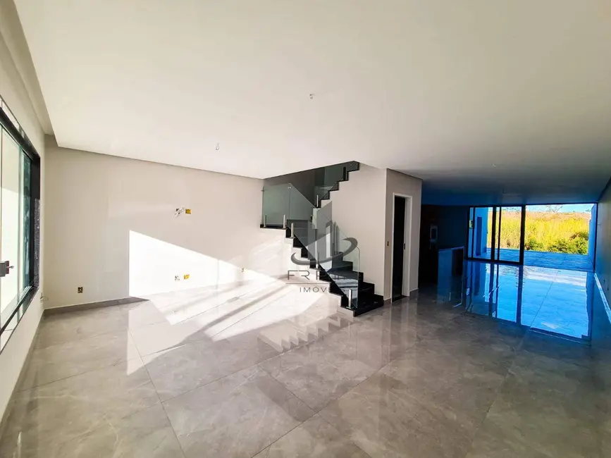 Foto 1 de Casa com 3 quartos à venda, 360m2 em Jardim Belvedere, Volta Redonda - RJ