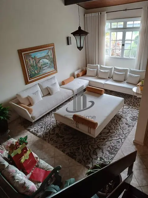 Casa com 3 quartos à venda, 1200m2 em Sessenta, Volta Redonda - RJ - imagem 2 Foto 2 de Casa com 3 quartos à venda, 1200m2 em Sessenta, Volta Redonda - RJ