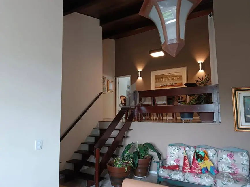 Casa com 3 quartos à venda, 1200m2 em Sessenta, Volta Redonda - RJ - imagem 5 Foto 5 de Casa com 3 quartos à venda, 1200m2 em Sessenta, Volta Redonda - RJ