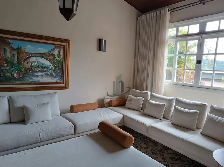 Casa com 3 quartos à venda, 1200m2 em Sessenta, Volta Redonda - RJ - imagem 3 Foto 3 de Casa com 3 quartos à venda, 1200m2 em Sessenta, Volta Redonda - RJ