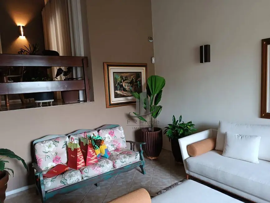 Casa com 3 quartos à venda, 1200m2 em Sessenta, Volta Redonda - RJ - imagem 4 Foto 4 de Casa com 3 quartos à venda, 1200m2 em Sessenta, Volta Redonda - RJ