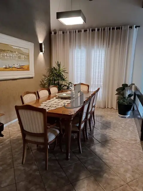 Casa com 3 quartos à venda, 1200m2 em Sessenta, Volta Redonda - RJ - imagem 6 Foto 6 de Casa com 3 quartos à venda, 1200m2 em Sessenta, Volta Redonda - RJ