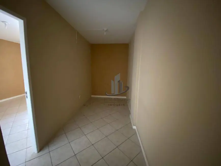 Foto 2 de Apartamento com 2 quartos à venda, 60m2 em Aterrado, Volta Redonda - RJ