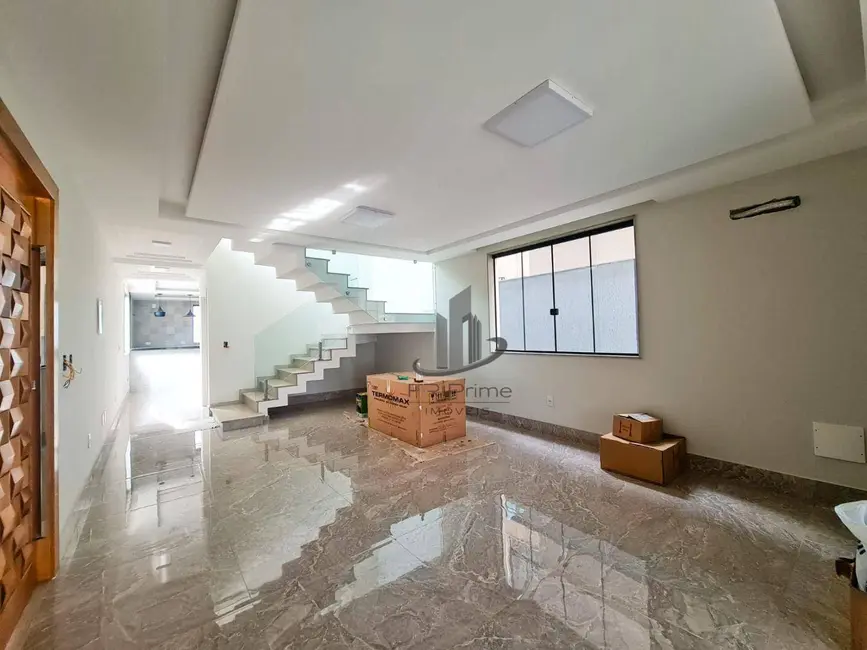 Casa com 3 quartos à venda, 225m2 em Jardim Belvedere, Volta Redonda - RJ - imagem 4 Foto 4 de Casa com 3 quartos à venda, 225m2 em Jardim Belvedere, Volta Redonda - RJ