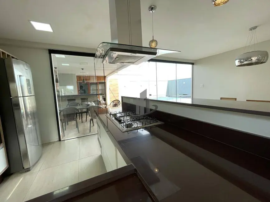 Casa de Condomínio com 3 quartos à venda, 360m2 em Jardim Belvedere, Volta Redonda - RJ - imagem 9 Foto 9 de Casa de Condomínio com 3 quartos à venda, 360m2 em Jardim Belvedere, Volta Redonda - RJ