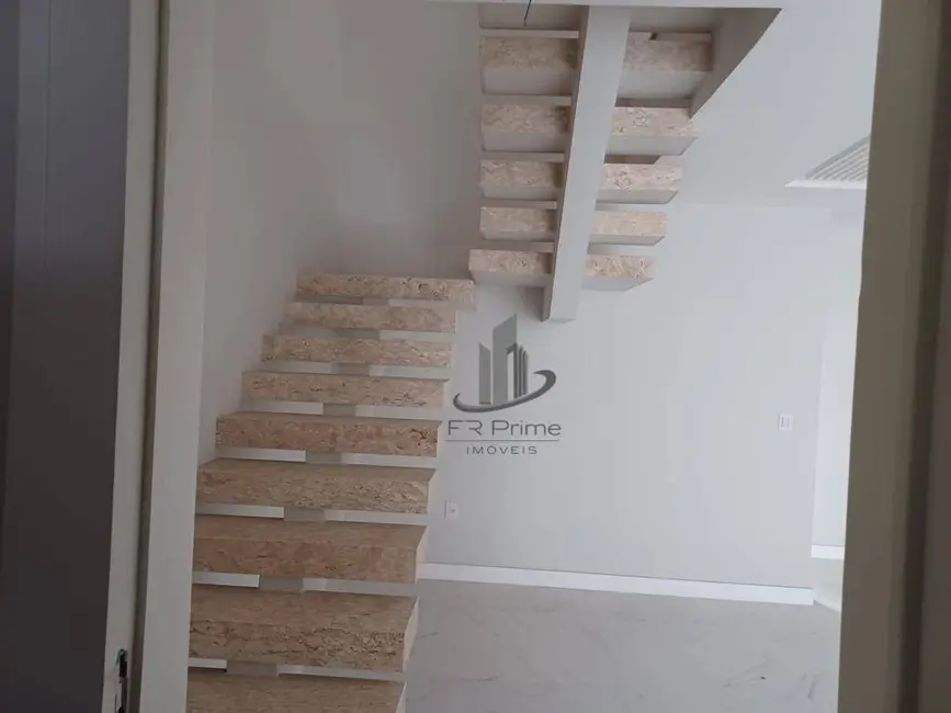 Casa de Condomínio com 3 quartos à venda, 209m2 em Jardim Belvedere, Volta Redonda - RJ - imagem 8 Foto 8 de Casa de Condomínio com 3 quartos à venda, 209m2 em Jardim Belvedere, Volta Redonda - RJ