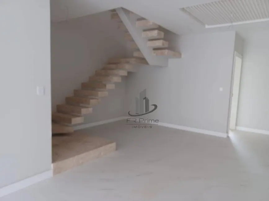 Casa de Condomínio com 3 quartos à venda, 209m2 em Jardim Belvedere, Volta Redonda - RJ - imagem 2 Foto 2 de Casa de Condomínio com 3 quartos à venda, 209m2 em Jardim Belvedere, Volta Redonda - RJ