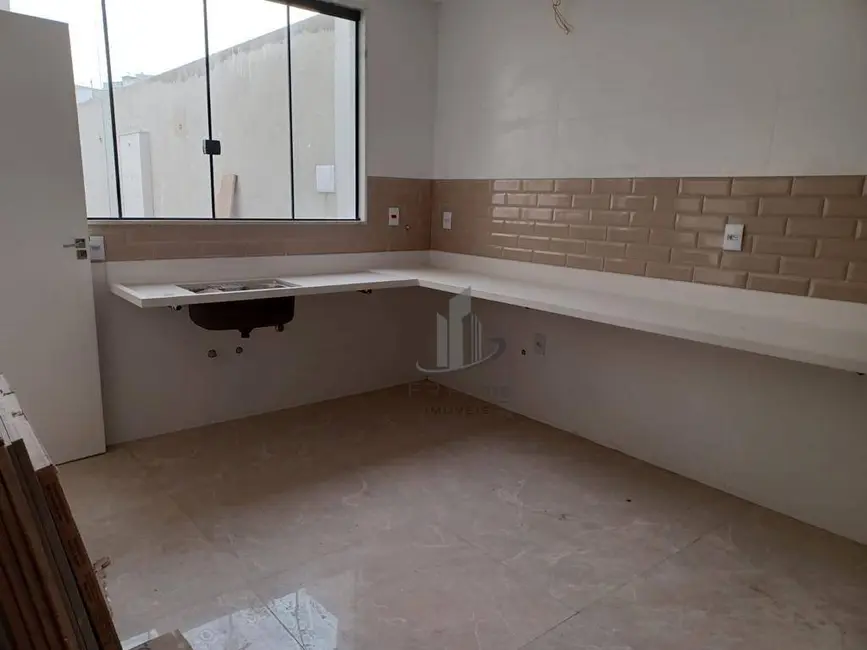 Casa de Condomínio com 3 quartos à venda, 209m2 em Jardim Belvedere, Volta Redonda - RJ - imagem 4 Foto 4 de Casa de Condomínio com 3 quartos à venda, 209m2 em Jardim Belvedere, Volta Redonda - RJ