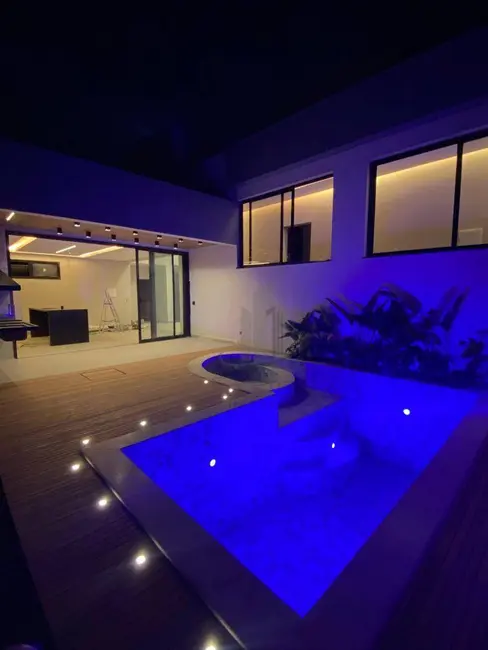 Casa com 4 quartos à venda, 300m2 em Volta Redonda - RJ - imagem 8 Foto 8 de Casa com 4 quartos à venda, 300m2 em Volta Redonda - RJ