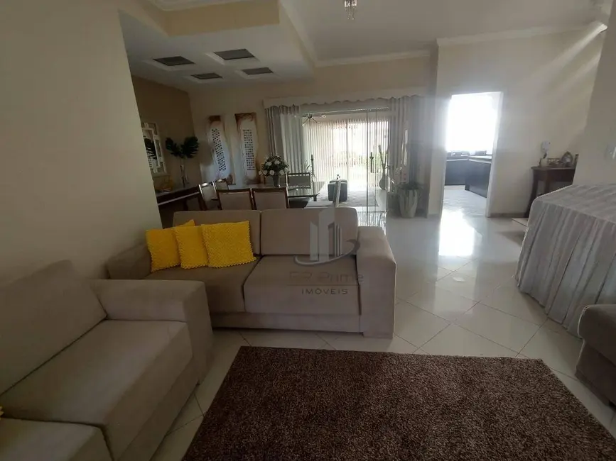 Casa com 3 quartos à venda, 334m2 em Jardim Amália, Volta Redonda - RJ - imagem 3 Foto 3 de Casa com 3 quartos à venda, 334m2 em Jardim Amália, Volta Redonda - RJ