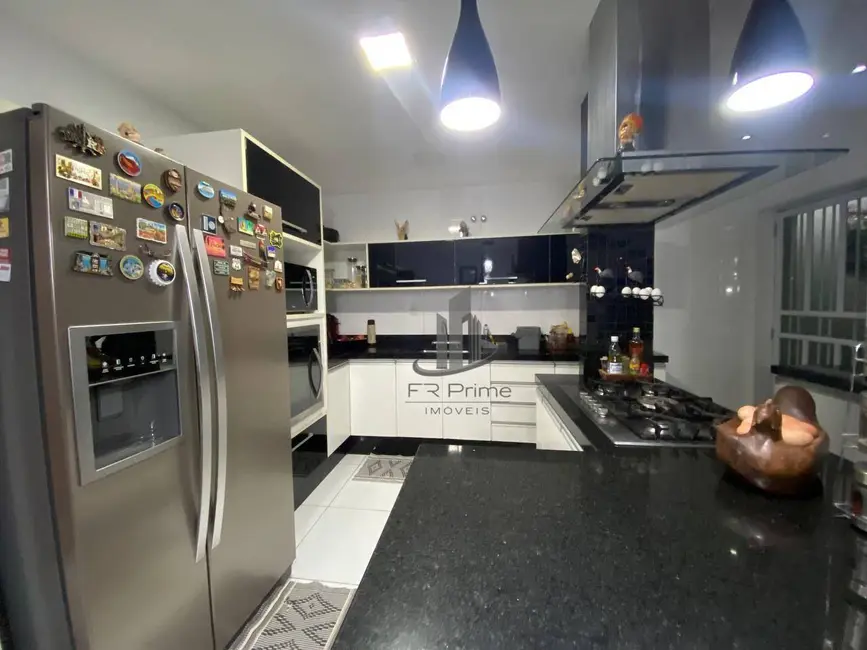Casa com 3 quartos à venda, 449m2 em Jardim Belvedere, Volta Redonda - RJ - imagem 8 Foto 8 de Casa com 3 quartos à venda, 449m2 em Jardim Belvedere, Volta Redonda - RJ