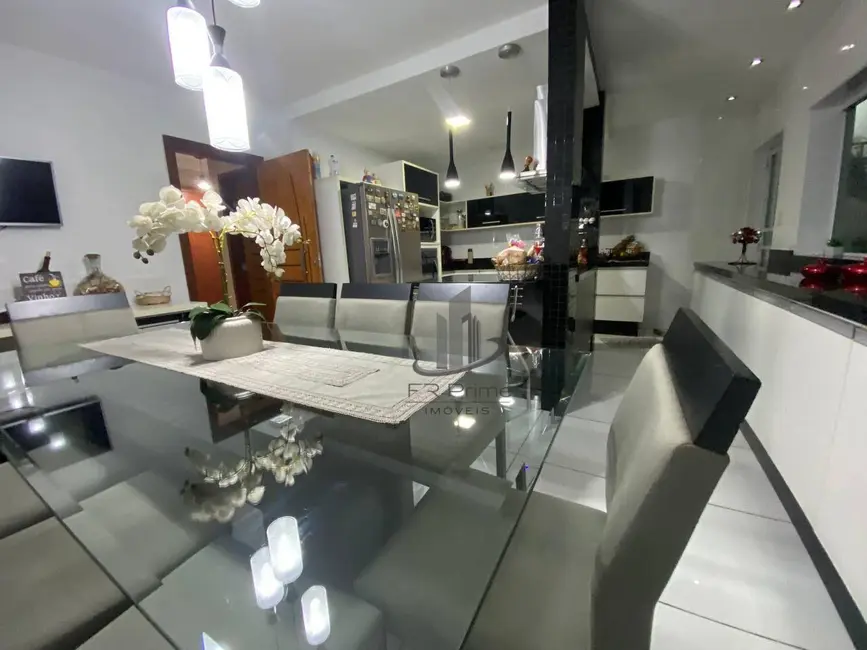 Casa com 3 quartos à venda, 449m2 em Jardim Belvedere, Volta Redonda - RJ - imagem 7 Foto 7 de Casa com 3 quartos à venda, 449m2 em Jardim Belvedere, Volta Redonda - RJ